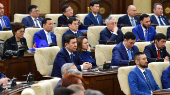 Фотография к новости: Қошанов депутаттарды халықтың сенімін абыроймен ақтауға шақырды