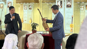 Фотография к новости: Күйші домбырасы музей төрінде