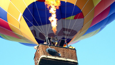 Мексикада әуе шары өртеніп, екі адам қаза болды