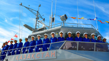 Фотография к новости: Әскери-теңіз күштеріне - 30 жыл: Қорғаныс министрі әкерилерді құттықтады