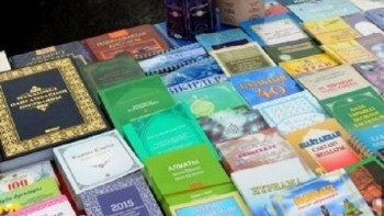 Фотография к новости: Түркістан базарында сатылған діни әдебиеттер сараптамадан өтеді