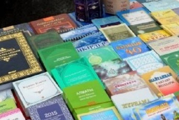 Фотография к новости: Түркістан базарында сатылған діни әдебиеттер сараптамадан өтеді