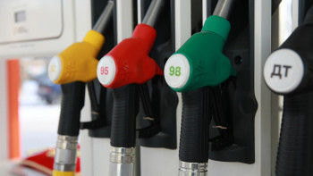 Фотография к новости: Елімізде жанармайды темір жол және көлікпен шығаруға тыйым салынған