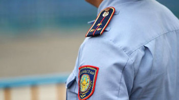 Фотография к новости: Ақтауда полицейлер өз-өзіне қол салмақ болған ер адамды құтқарды