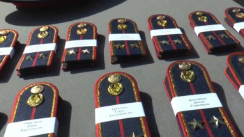 Фотография к новости: Алматының жас полицейлеріне алғашқы офицер шені табысталды