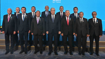 Фотография к новости: Президент өндірістік қызметке сіңірген еңбегі үшін бірқатар азаматты марапаттады