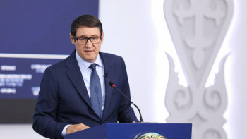 Фотография к новости: Қазақша сұраққа орыс тілінде жауап берген жаңа министр депутаттың сынына ұшырады