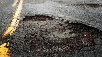 Фотография к новости: Жағдайы өте нашар, тозған - депутат шығыстың жолдары туралы