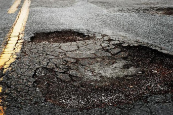 Фотография к новости: Жағдайы өте нашар, тозған - депутат шығыстың жолдары туралы