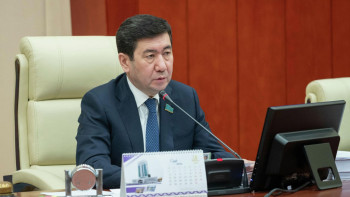 Фотография к новости: Ерлан Қошанов: Енді жүк те, жауапкершілік те депутаттарға түседі