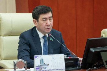 Фотография к новости: Ерлан Қошанов: Енді жүк те, жауапкершілік те депутаттарға түседі