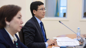 Фотография к новости: Дәрігерлерді қағазбастылықтан арылтатын нормалар қажет – Аймағамбетов