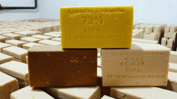 Фотография к новости: Қазалылық кәсіпкер экосабын шығарып жатыр