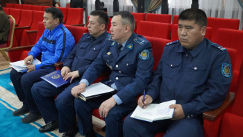 Фотография к новости: Нәлібаев оқушылар арасындағы төбелеске қатысты шұғыл кеңес өткізді