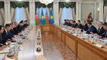 Фотография к новости: Президент Әзербайжанмен байланыс тың серпін беретінін айтты