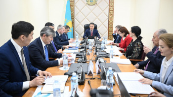 Фотография к новости: Сенаторлар Отандастар қорының басшылығымен кездесті