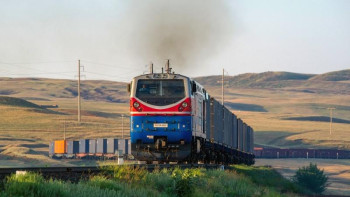 Фотография к новости: ҚТЖ шаттл-пойыздармен Түркияға гуманитарлық жүк жеткізеді