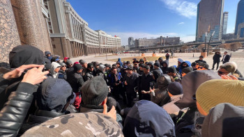 Фотография к новости: Бізге керегі тұрақты жұмыс. Елордаға келген мұнайшылар талабын айтты