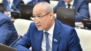 Фотография к новости: Қашанғы көзді жұмып, құлақты бітеп отыра бересіздер. Депутат мұнайшылардың мәселесін көтерді