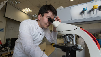 Фотография к новости: Президент ғылыми мекемелердің материалдық-техникалық жағдайы мәз емес екенін айтты