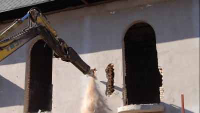 Алматыда ірі мейрамхана сүрілді