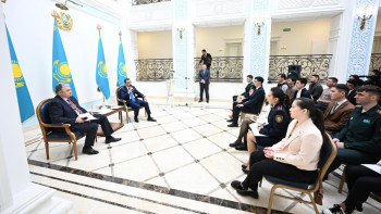 Фотография к новости: Әшімбаев Мәскеуде қазақстандық студенттермен кездесті