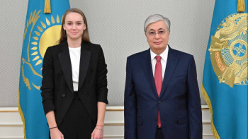 Фотография к новости: Мемлекет басшысы теннисші Елена Рыбакинаны қабылдады