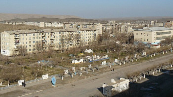 Фотография к новости: Жаңатастағы жағдай: жұмысшылар зауыттың тоналып жатқанына наразы