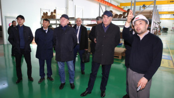 Фотография к новости: Сенаторлар СҚО-дағы өндірістік кәсіпорындарда болды