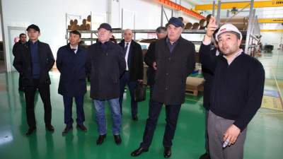 Сенаторлар СҚО-дағы өндірістік кәсіпорындарда болды