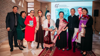 Фотография к новости: Шөмішбай Сариевтің шығармалары ұйғыр тілінде жарыққа шықты