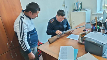 Фотография к новости: Жамбыл облысының тұрғындары 900 мың теңгеден астам қаражатқа қару тапсырды