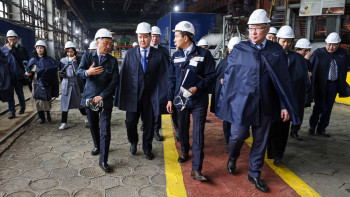 Фотография к новости: Смайылов Ұлытау облысының медицина қызметкерлерімен және кеншілермен кездесті