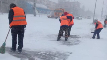 Фотография к новости: Астананы қардан тазартуға 2 мыңнан астам жұмысшы жұмылдырылды