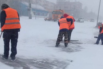 Фотография к новости: Астананы қардан тазартуға 2 мыңнан астам жұмысшы жұмылдырылды