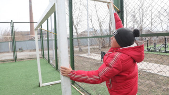 Фотография к новости: Футбол қақпасы басып қалған жасөспірімнің жағдайы ауыр