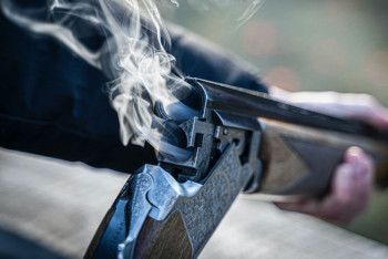 Фотография к новости: Алматыда ер адам пәтерінің терезесінен оқ атты