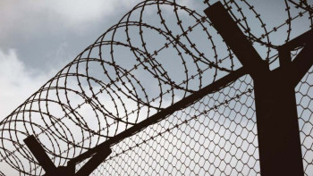 Фотография к новости: Ақтөбеде түрмеге тыйым салынған затты дронмен жеткізбек болғандар ұсталды