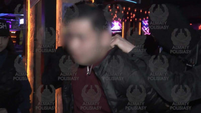 Алматыдағы түнгі клубтардың бірінде танымал блогер есірткімен ұсталды