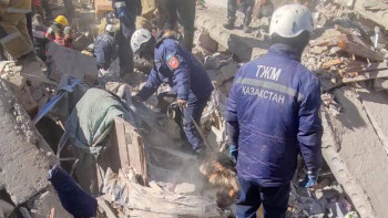 Фотография к новости: Жаңаөзендегі жарылыс: Үйінді астынан әйелдің денесі шығарылды