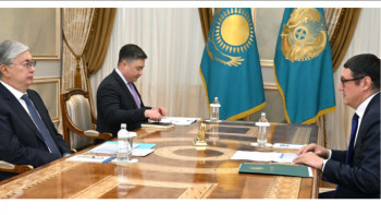 Фотография к новости: Президент Энергетика министрі Алмасадам Сәтқалиевті қабылдады