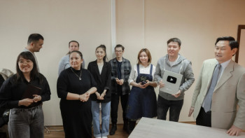 Фотография к новости: YouTube желісіндегі El.kz арнасы «күміс батырмаға» ие болды