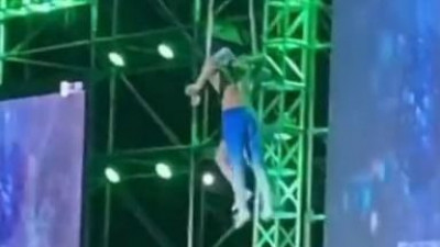 Қытайлық акробат 9 метр биіктіктен құлап, мерт болды