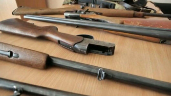 Фотография к новости: Ұлытау облысының тұрғындары полицияға 26 қару өткізді