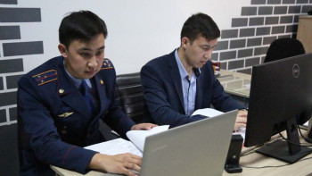 Фотография к новости: Түркістан облысында киберқылмысқа қарсы күрес қызметкерлері 31 алаяқты ұстады