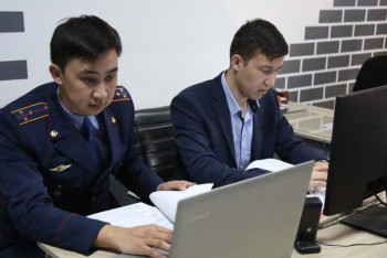 Фотография к новости: Түркістан облысында киберқылмысқа қарсы күрес қызметкерлері 31 алаяқты ұстады