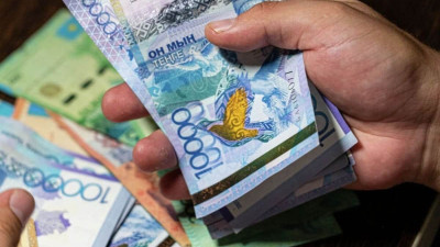 Тоқаев табысты елде тауып, шетелге шашатындар туралы айтты