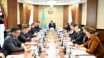 Фотография к новости: Сенатта БАҚ пен әлеуметтік желілердің мемлекеттік идеологияны қалыптастыру рөлі талқыланды