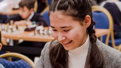 17 жастағы шахматшы төрт дүркін әлем чемпионын жеңіп кетті