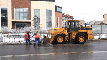 Фотография к новости: Астанада қар күреуге 2 300 жұмысшы шықты